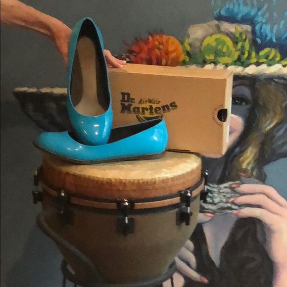 Dr. Martens Shoes - Doc Martin Flats. Patent leather, sunny blue.